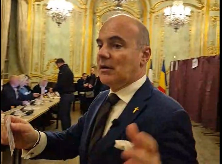 Rareș Bogdan îi pune condiții lui Bolojan: „Trebuie să se consulte și să ne informeze, nu poate să ia deciziile în spatele ușilor închise” Rareș Bogdan îi pune condiții lui Bolojan: „Trebuie să se consulte și să ne informeze, nu poate să ia deciziile în spatele ușilor închise”