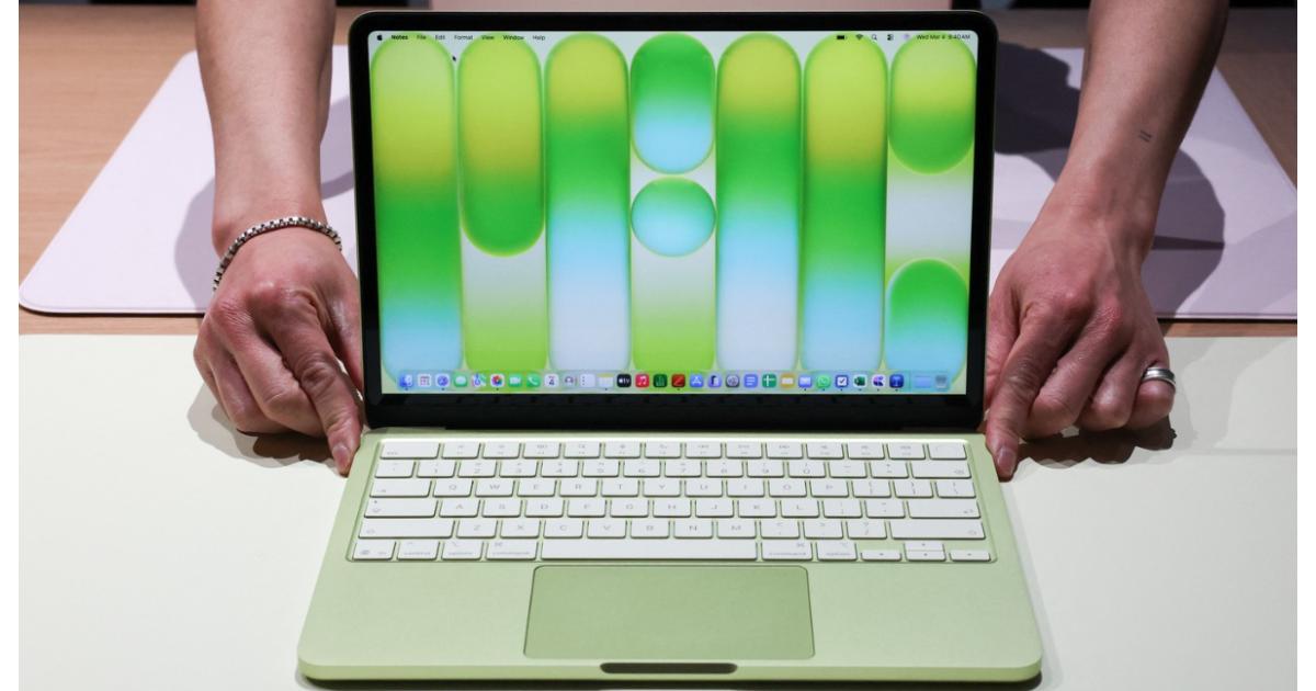 Apple anunţă lansarea MacBook Neo. Cât costă şi ce aduce noul model Apple anunţă lansarea MacBook Neo. Cât costă şi ce aduce noul model