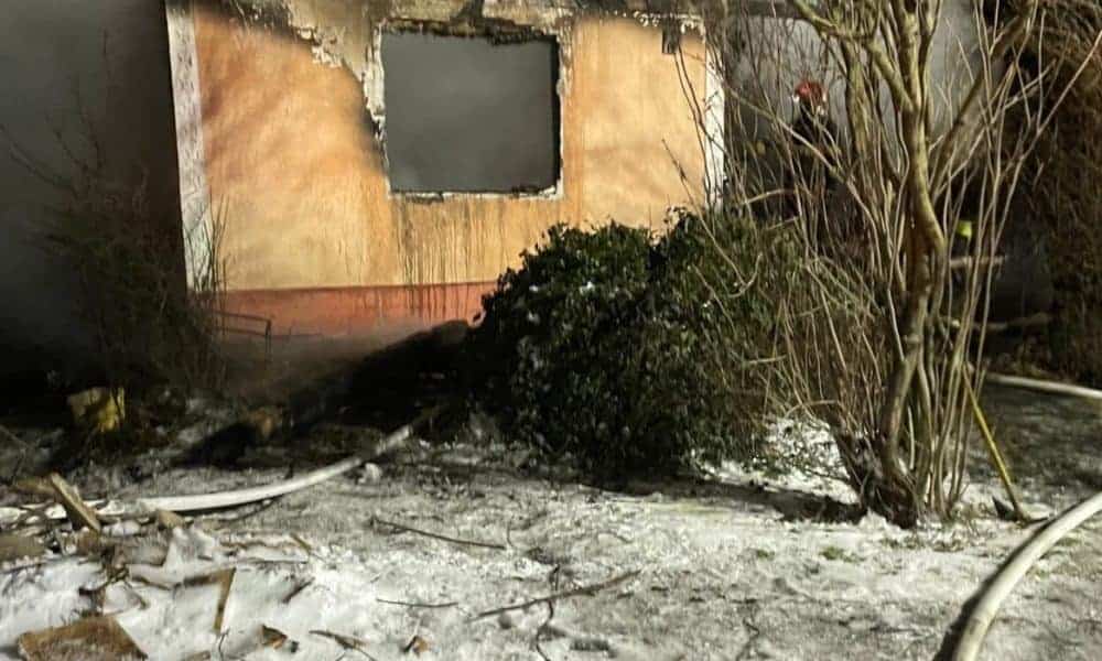FOTO: Incendiu violent la Vorniceni. O casă și o anexă au ars din temelii