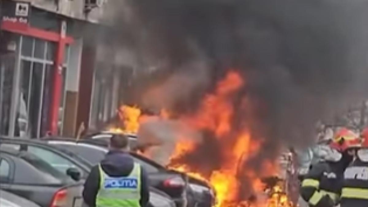 O mașină electrică a ars în București cu o persoană captivă în autoturism. Titi Aur: Instrumentul pe care orice șofer trebuie să-l aibă O mașină electrică a ars în București cu o persoană captivă în autoturism. Titi Aur: Instrumentul pe care orice șofer trebuie să-l aibă