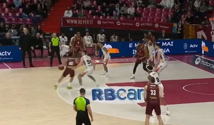 U-BT Cluj, învinsă în Italia după o cursă dramatică de urmărire. Veneția se impune în derby-ul serii din EuroCup U-BT Cluj, învinsă în Italia după o cursă dramatică de urmărire. Veneția se impune în derby-ul serii din EuroCup