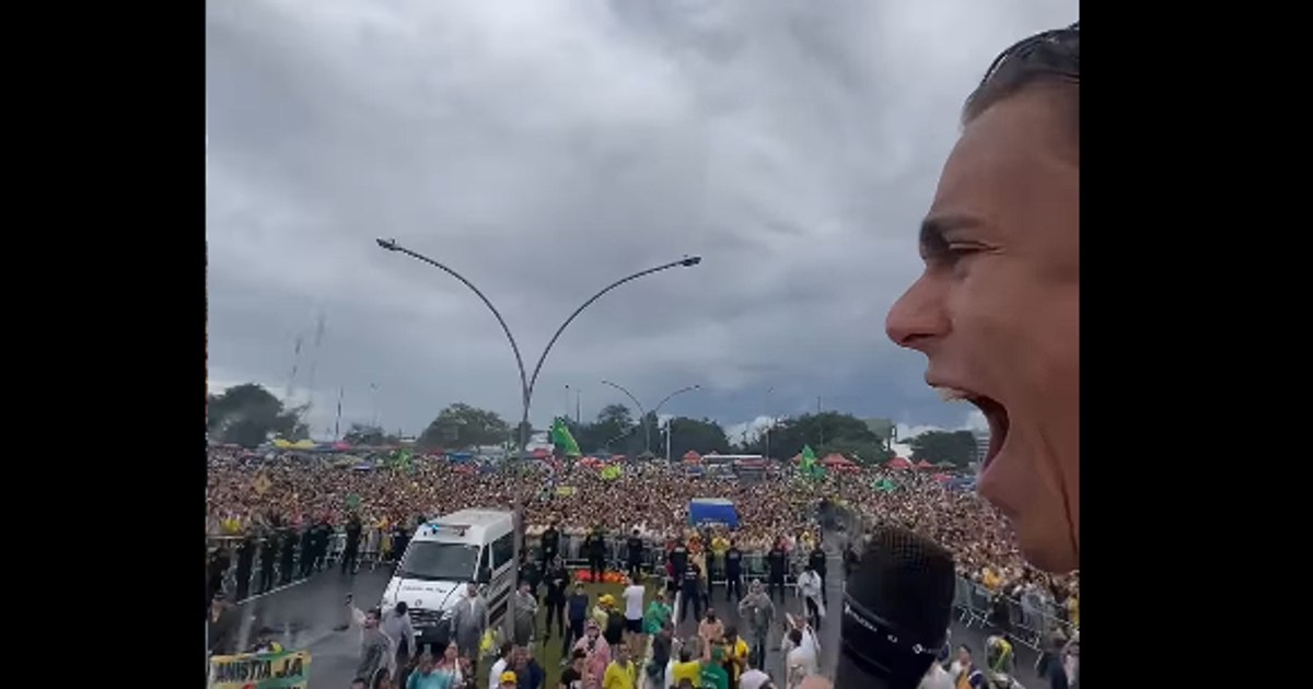 Un fulger a lovit în timpul unei manifestaţii pro-Bolsonaro: 89 oameni au fost răniţi Un fulger a lovit în timpul unei manifestaţii pro-Bolsonaro: 89 oameni au fost răniţi