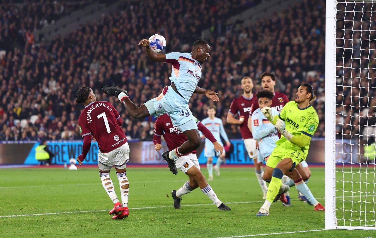West Ham – Brentford, ACUM pe VOYO! Optimile FA Cup se încheie cu un meci de gală West Ham – Brentford, ACUM pe VOYO! Optimile FA Cup se încheie cu un meci de gală