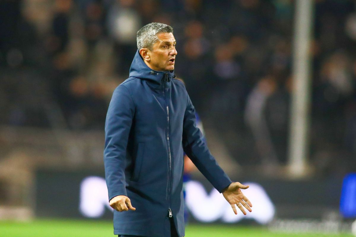 Răzvan Lucescu, după ce „vecina” Aris i-a pus piedică: „Ar fi fost o mare nedreptate” Răzvan Lucescu, după ce „vecina” Aris i-a pus piedică: „Ar fi fost o mare nedreptate”