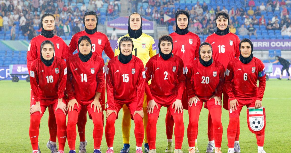 Cinci fotbaliste iraniene, declarate trădătoare de regim, au părăsit delegaţia și au primit azil în Australia Cinci fotbaliste iraniene, declarate trădătoare de regim, au părăsit delegaţia și au primit azil în Australia