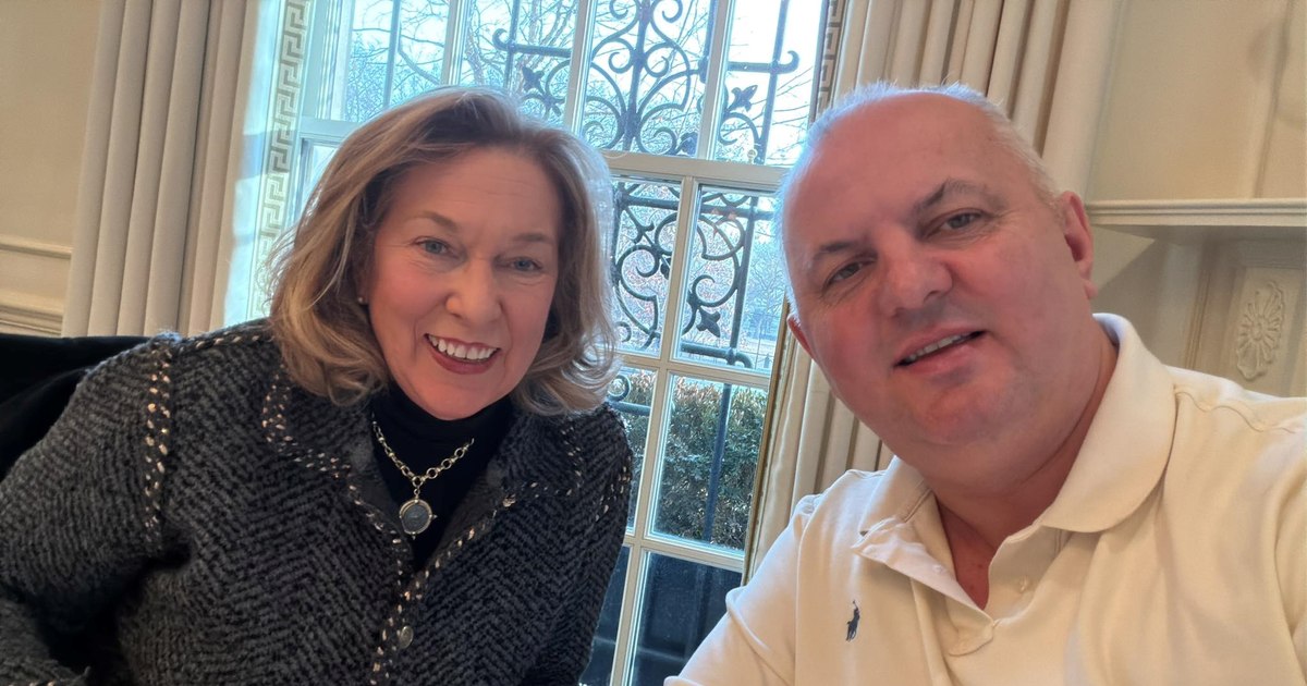 Omul de afaceri român Avram Gal, discuţii cu Bonnie Carroll, fondatoarea celei mai importante organizații de sprijin pentru veterani Omul de afaceri român Avram Gal, discuţii cu Bonnie Carroll, fondatoarea celei mai importante organizații de sprijin pentru veterani