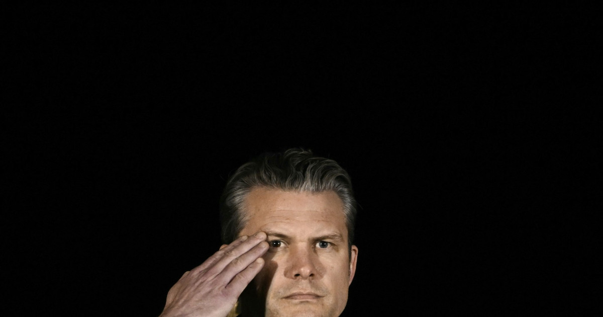 Pete Hegseth a desființat birourile care acum ar fi anchetat atacul asupra școlii din Iran unde au murit 170 de copii Pete Hegseth a desființat birourile care acum ar fi anchetat atacul asupra școlii din Iran unde au murit 170 de copii