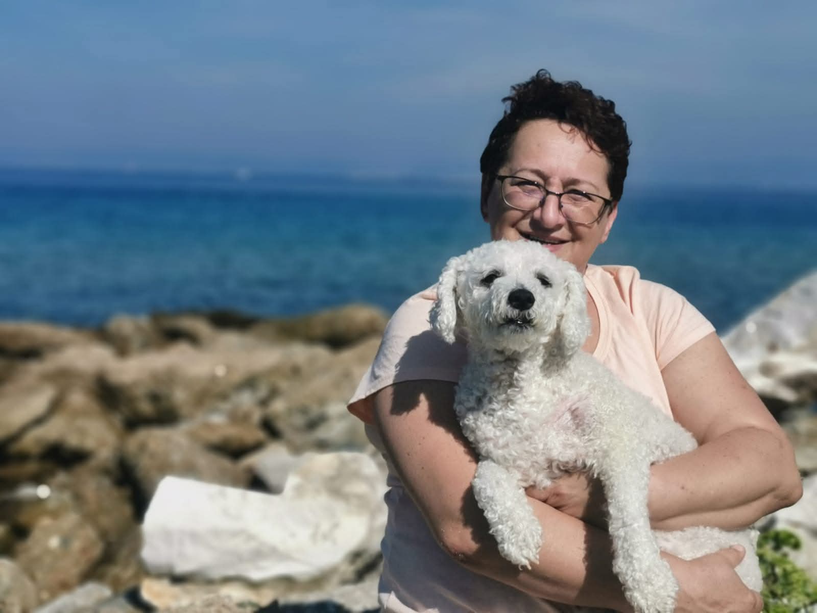 „Când fiica mea a plecat de acasă, câinele i-a ținut locul. Acum, el nu mai e, iar eu nu stiu să trăiesc fără cineva care să aibă nevoie de mine” „Când fiica mea a plecat de acasă, câinele i-a ținut locul. Acum, el nu mai e, iar eu nu stiu să trăiesc fără cineva care să aibă nevoie de mine”