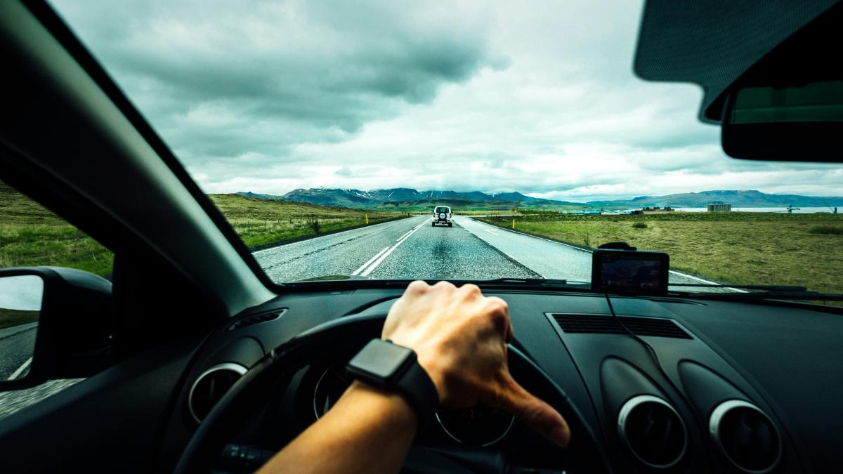 Mersul cu maşina e cel mai periculos mijloc de transport, dar permisul auto se ia cel mai uşor. Titi Aur compară cu aviaţia Mersul cu maşina e cel mai periculos mijloc de transport, dar permisul auto se ia cel mai uşor. Titi Aur compară cu aviaţia