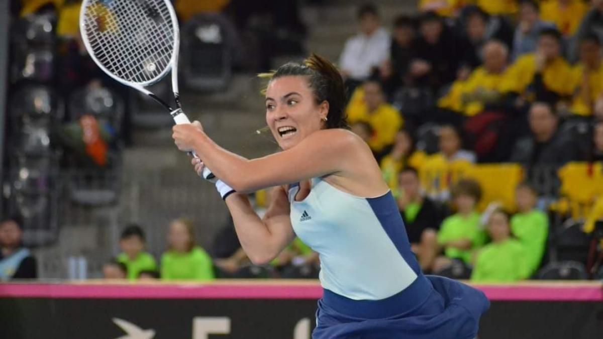 Sorana Cîrstea a câștigat Transylvania Open. Visul i s-a îndeplinit: A primit cupa de la Simona Halep Sorana Cîrstea a câștigat Transylvania Open. Visul i s-a îndeplinit: A primit cupa de la Simona Halep