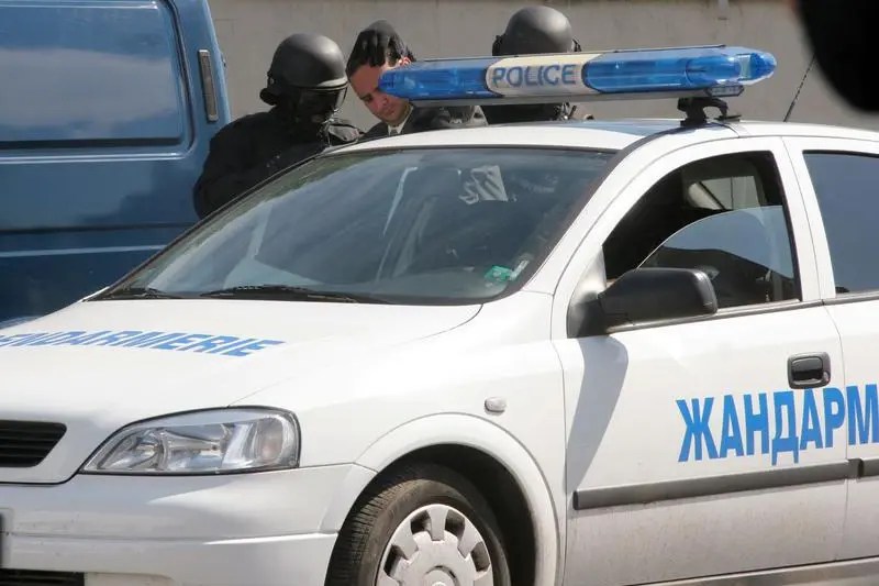 Doi bărbați și un copil de 15 ani suspectați de o triplă crimă au fost găsiți morți într-o rulotă pe munte, în Bulgaria Doi bărbați și un copil de 15 ani suspectați de o triplă crimă au fost găsiți morți într-o rulotă pe munte, în Bulgaria