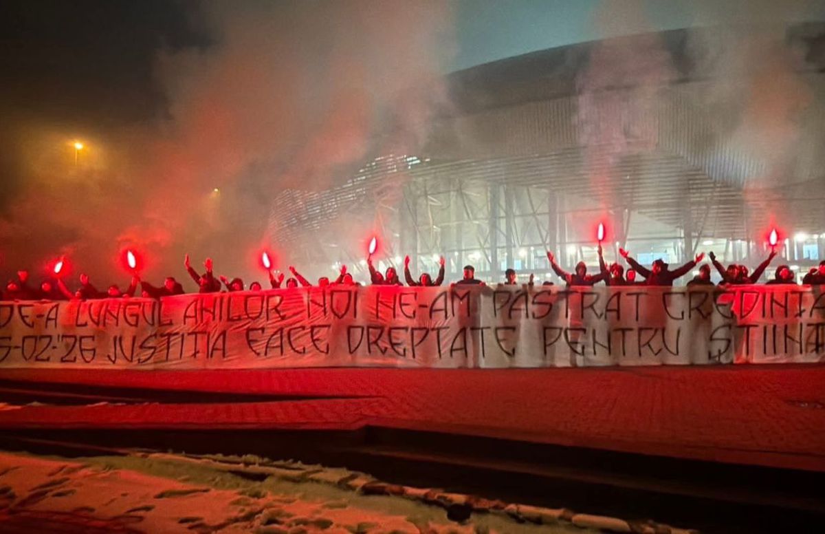 Și-au marcat victoria! Ultrașii din Peluza Sud au venit la stadion în seara meciului Universitatea Craiova