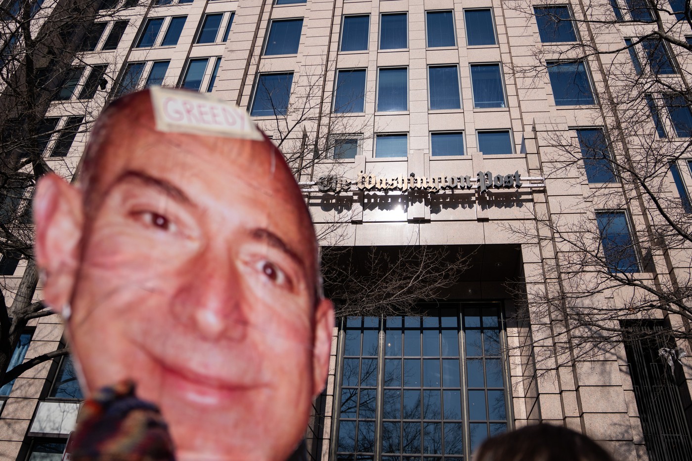 Demisie neașteptată la vârful Washington Post: Jeff Bezos schimbă conducerea la doar câteva zile după ce o treime din redacție a fost eliminată