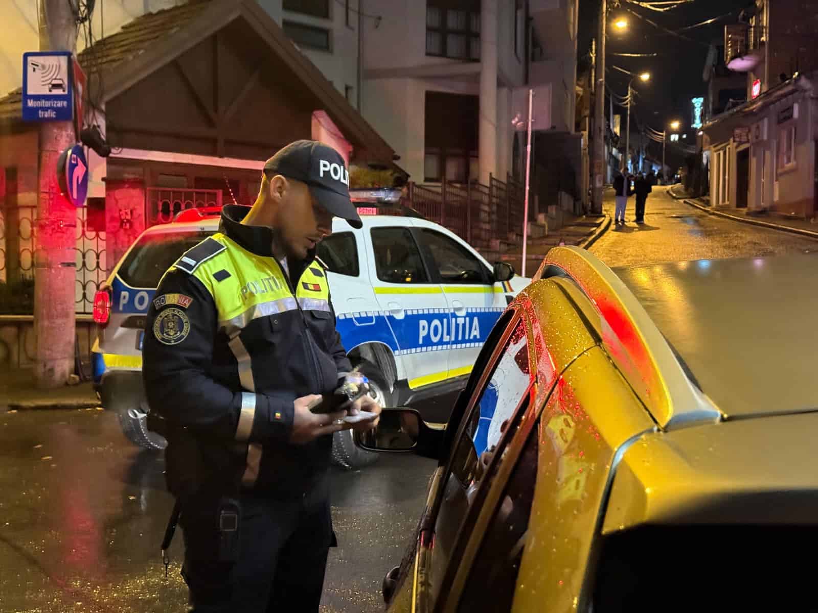 Amenzi rutiere plătite pe loc cu telefonul. Șoferii vor scana un cod QR direct de la polițist Amenzi rutiere plătite pe loc cu telefonul. Șoferii vor scana un cod QR direct de la polițist