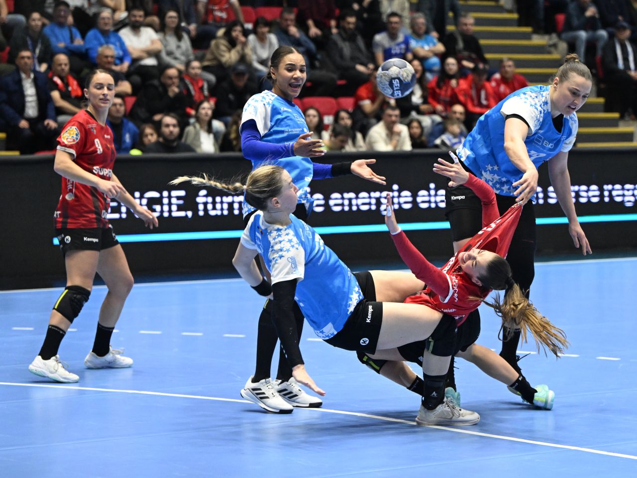Reacția Bojanei Popovic după ce Gloria Bistrița a răpus-o pe CSM București în derby-ul României la handbal feminin Reacția Bojanei Popovic după ce Gloria Bistrița a răpus-o pe CSM București în derby-ul României la handbal feminin