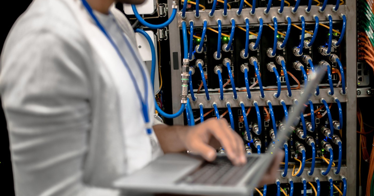 OpenAI și Anthropic angajează experți în arme chimice și explozibili pentru a preveni catastrofe generate de inteligența artificială OpenAI și Anthropic angajează experți în arme chimice și explozibili pentru a preveni catastrofe generate de inteligența artificială