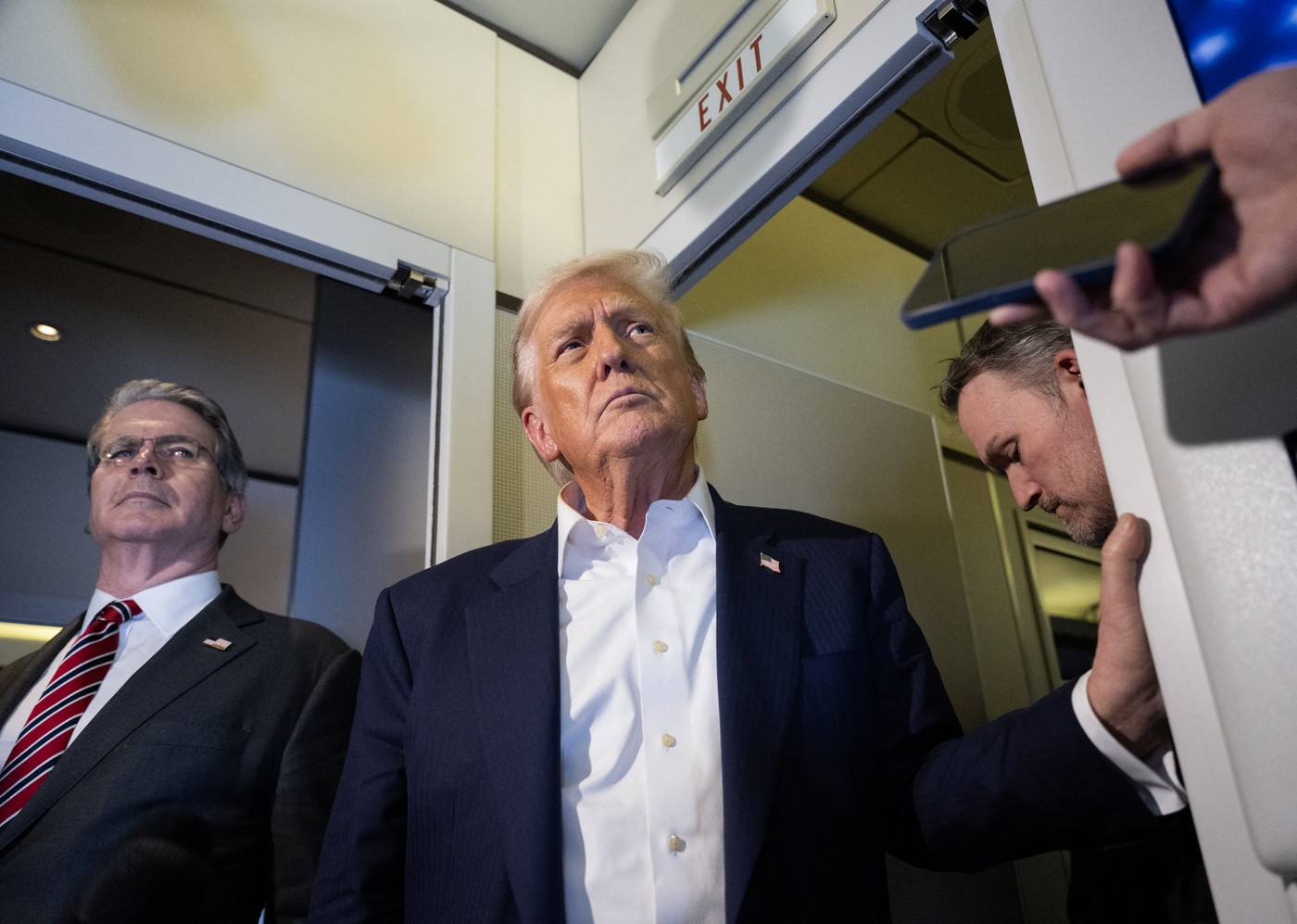 Donald Trump refuză să-și ceară scuze pentru clipul AI în care soții Obama apar ca maimuțe: „Nu am greșit, am văzut doar începutul” Donald Trump refuză să-și ceară scuze pentru clipul AI în care soții Obama apar ca maimuțe: „Nu am greșit, am văzut doar începutul”