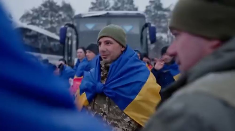 VIDEO Imagini cu primul schimb de prizonieri între Rusia și Ucraina după 5 luni: 314 persoane eliberate în urma negocierilor de la Abu Dhabi VIDEO Imagini cu primul schimb de prizonieri între Rusia și Ucraina după 5 luni: 314 persoane eliberate în urma negocierilor de la Abu Dhabi