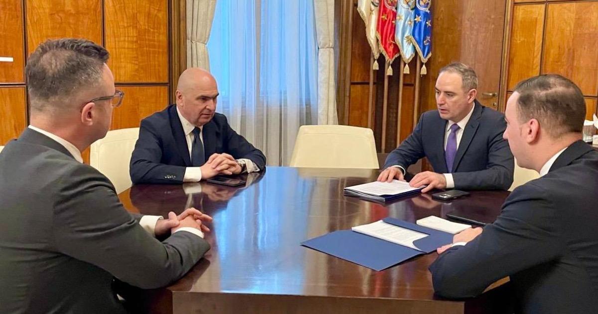 Guvernul promite un plan după creșterea record a carburanților, finalizat săptămâna viitoare