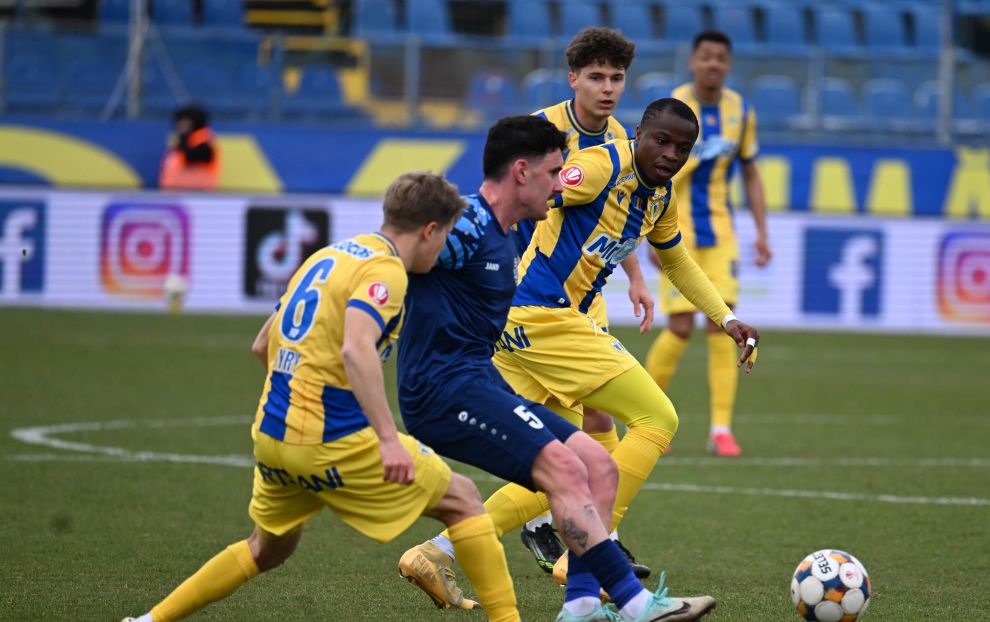 Metaloglobus – Petrolul se joacă ACUM: șansă imensă pentru „lupii galbeni“ Metaloglobus – Petrolul se joacă ACUM: șansă imensă pentru „lupii galbeni“
