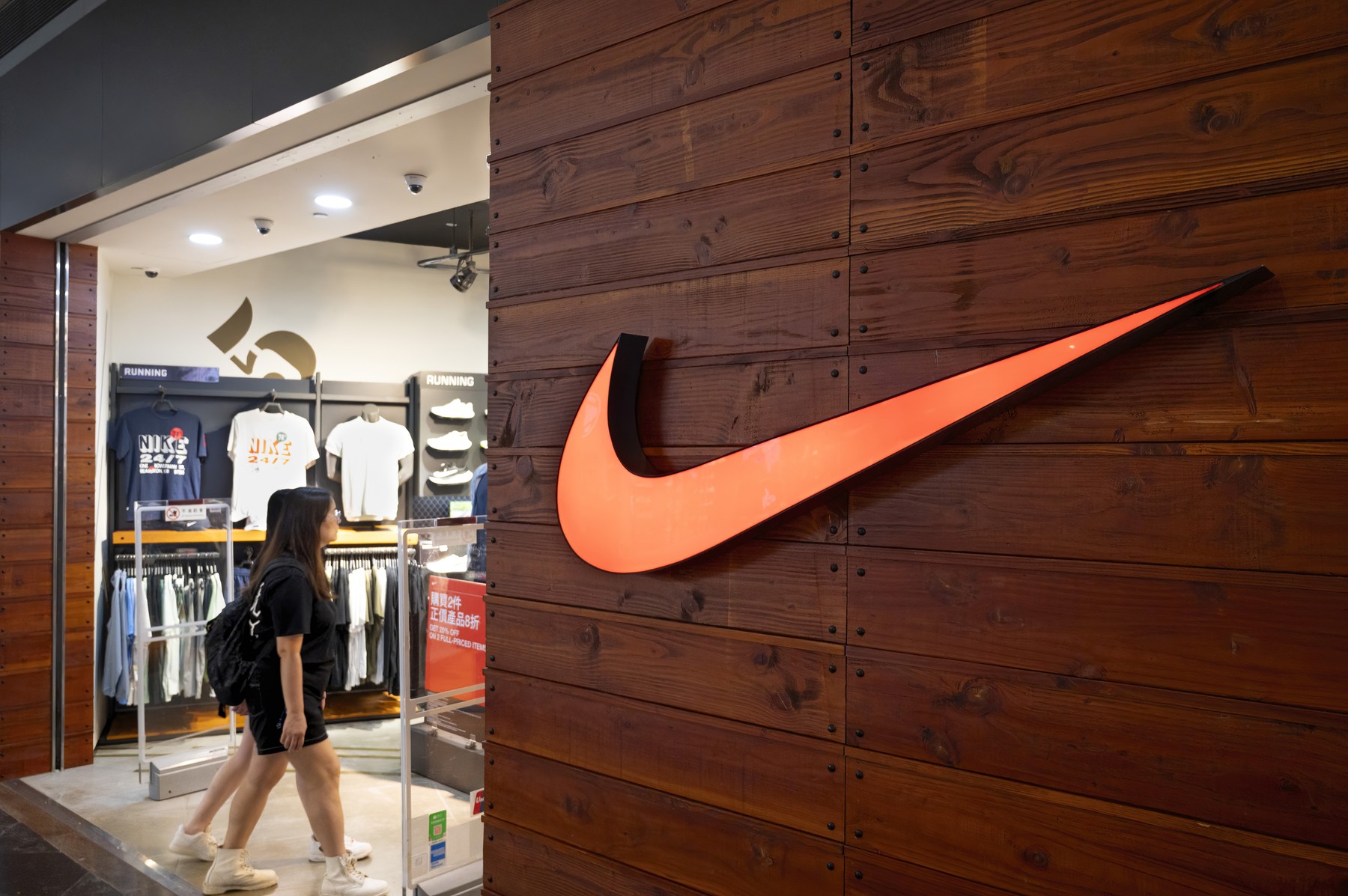 Cum a ajuns Nike să fie prinsă într-un război al lui Trump și acuzațiile care i se aduc Cum a ajuns Nike să fie prinsă într-un război al lui Trump și acuzațiile care i se aduc