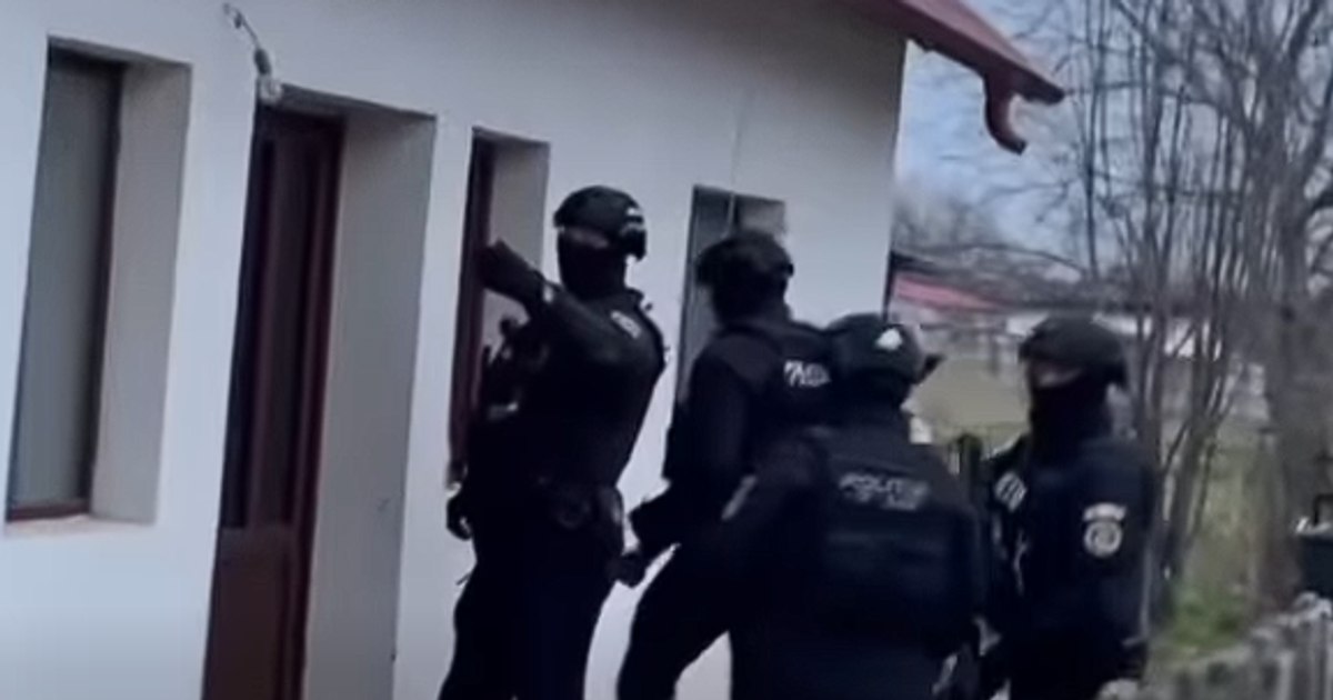 Percheziții în Botoșani. Angajată a unei primării, suspectată că aducea ilegal țigări din Republica Moldova Percheziții în Botoșani. Angajată a unei primării, suspectată că aducea ilegal țigări din Republica Moldova