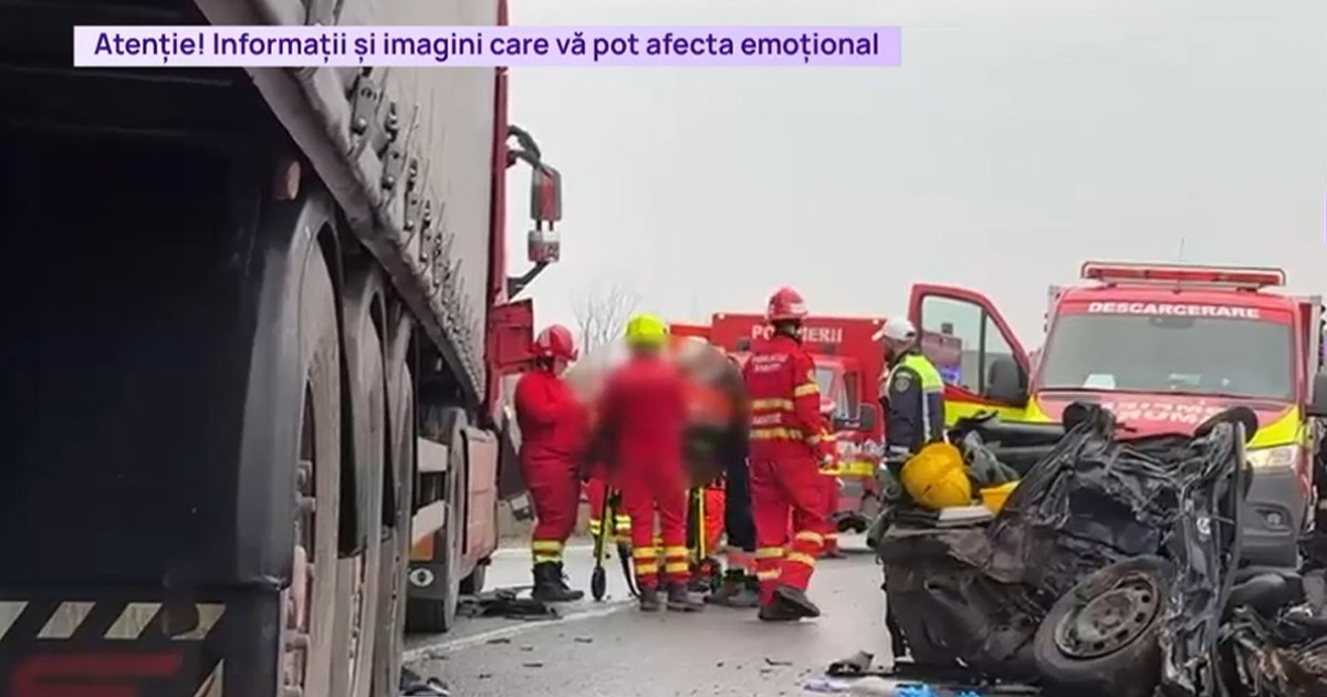 Imagini de la locul accidentului soldat cu 5 morți, între care doi minori. Cum s-a produs tragedia din Cluj Imagini de la locul accidentului soldat cu 5 morți, între care doi minori. Cum s-a produs tragedia din Cluj