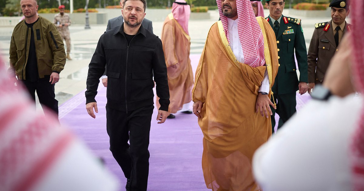 Volodimir Zelenski, vizită neanunțată în Arabia Saudită pentru un acord de apărare aeriană Volodimir Zelenski, vizită neanunțată în Arabia Saudită pentru un acord de apărare aeriană