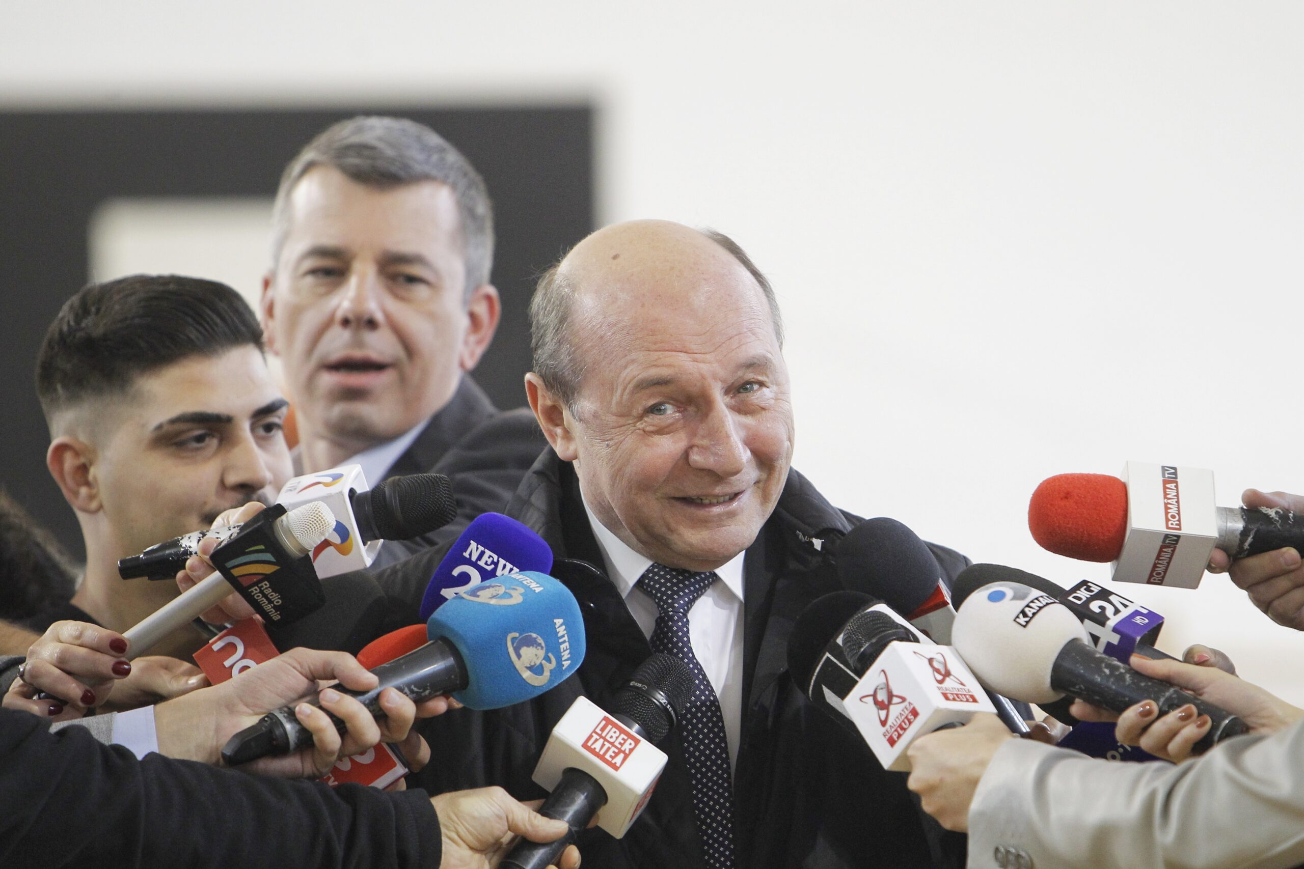 Traian Băsescu, mesaj tranșant adresat lui Nicușor Dan: „Nu aș ceda acest drept al președintelui” Traian Băsescu, mesaj tranșant adresat lui Nicușor Dan: „Nu aș ceda acest drept al președintelui”