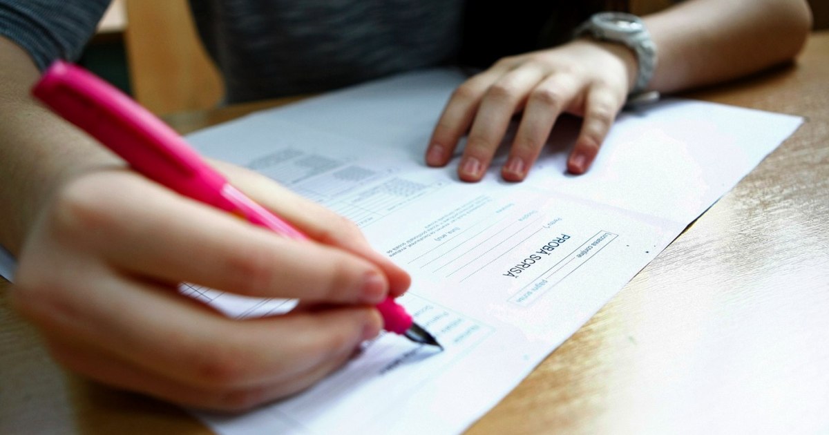 Simulare Bacalaureat 2026. Elevii, provocați să se încadreze în timp cu rezolvarea exercițiilor la Matematică Simulare Bacalaureat 2026. Elevii, provocați să se încadreze în timp cu rezolvarea exercițiilor la Matematică