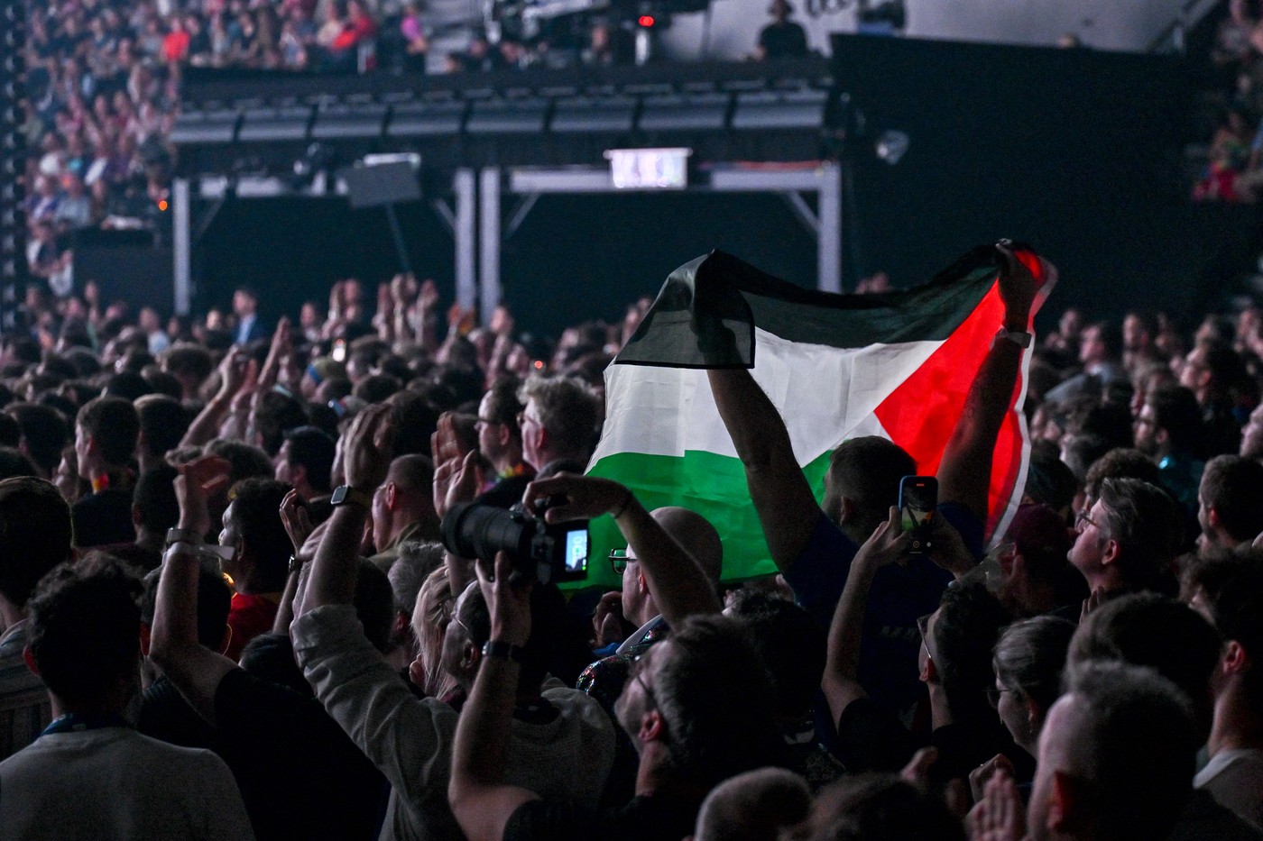 Eurovision: După controversa privind participarea Israelului în concurs, televiziunea italiană cere prezenţa unui artist palestinian Eurovision: După controversa privind participarea Israelului în concurs, televiziunea italiană cere prezenţa unui artist palestinian