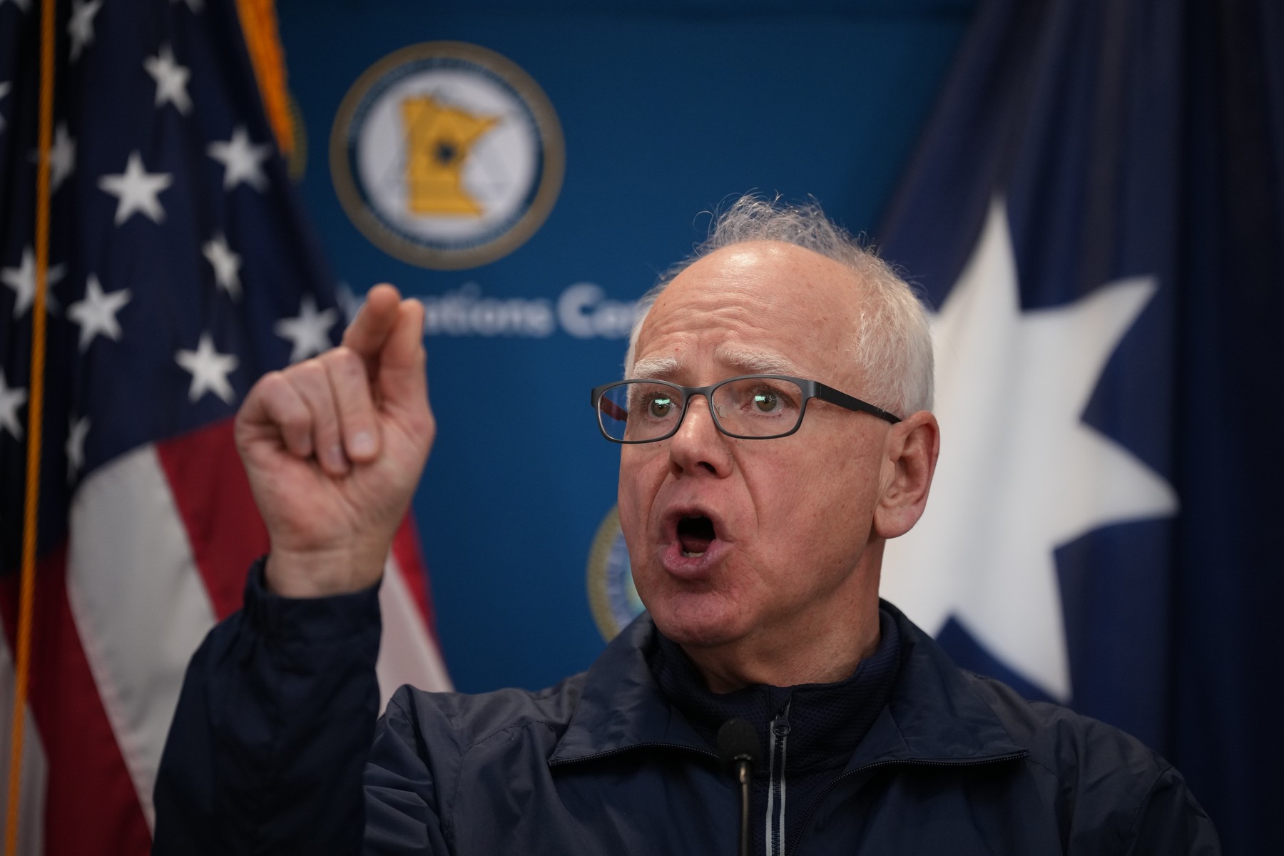 Varianta guvernatorului din Minnesota după discuția cu Trump. Ce pas în spate e dispus președintele american să facă, potrivit lui Walz