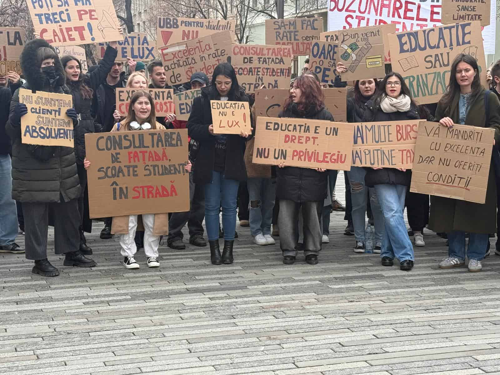 UBB Cluj mizează pe dialog și echilibru în urma protestului studenților: „Taxe ajustate gradual, studenții rămân prioritate” UBB Cluj mizează pe dialog și echilibru în urma protestului studenților: „Taxe ajustate gradual, studenții rămân prioritate”