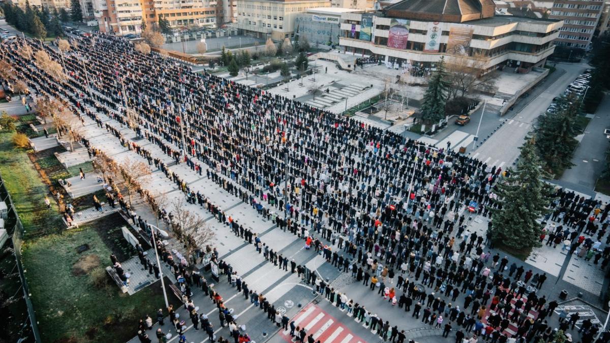 Obiceiul de Paștele Catolic care a prins putere când comunismul a vrut să-l desființeze. Imagini spectaculoase din Miercurea Ciuc Obiceiul de Paștele Catolic care a prins putere când comunismul a vrut să-l desființeze. Imagini spectaculoase din Miercurea Ciuc