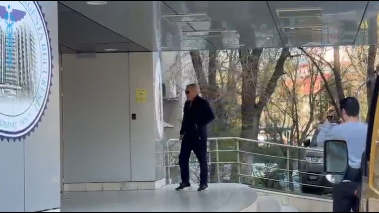 Cine l-a vizitat luni pe Mircea Lucescu la spital! Și-a făcut apariția pentru a doua oară într-o zi Cine l-a vizitat luni pe Mircea Lucescu la spital! Și-a făcut apariția pentru a doua oară într-o zi