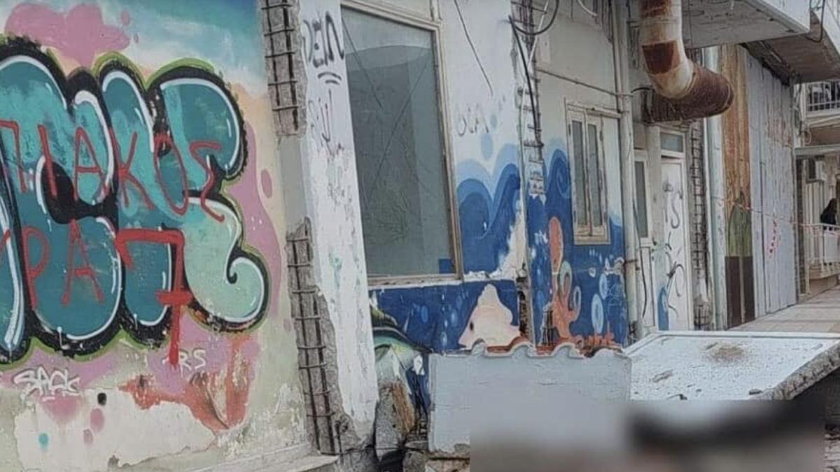 Scenă tulburătoare în Grecia: O turistă a murit după ce un balcon a zdrobit-o, în fața celor trei copii mici Scenă tulburătoare în Grecia: O turistă a murit după ce un balcon a zdrobit-o, în fața celor trei copii mici