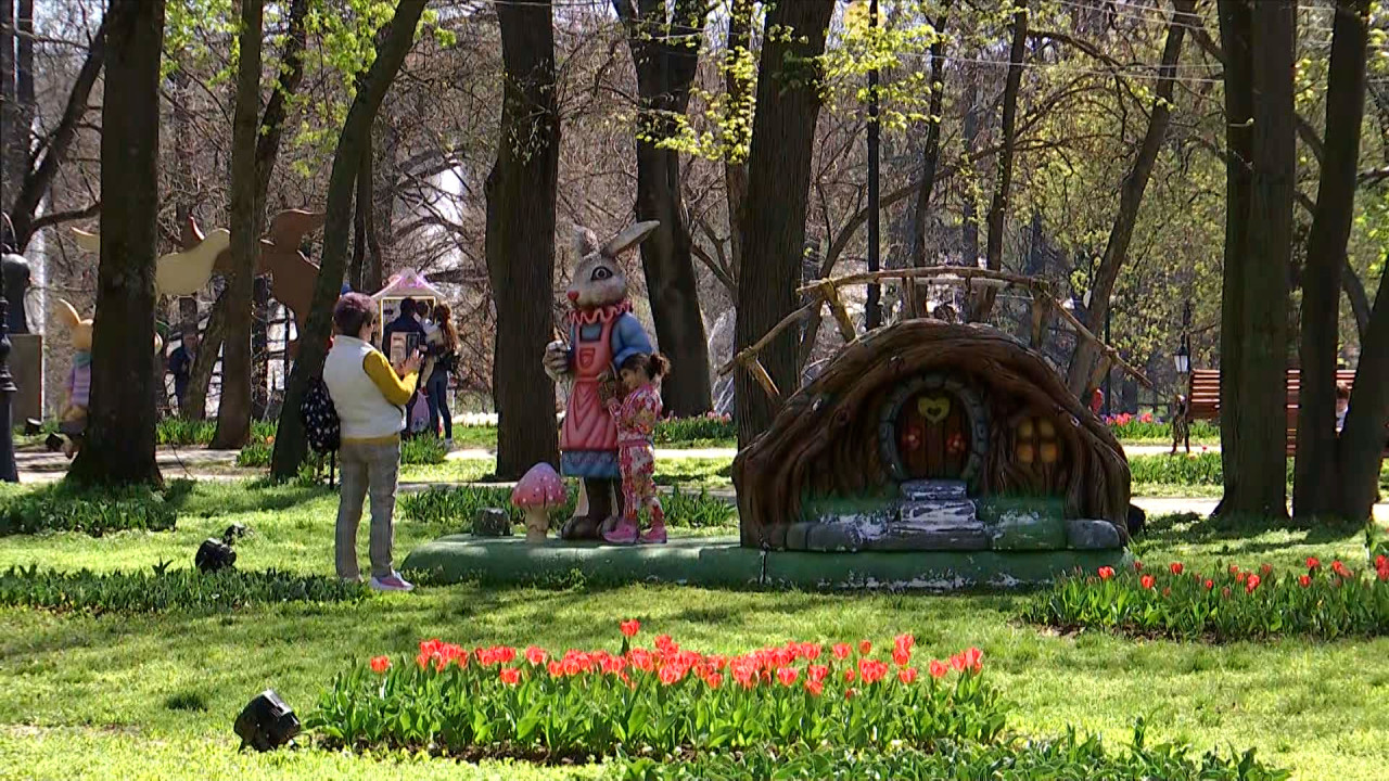 Record de vizitatori la Târgul de Paște de la Craiova. Care sunt prețurile la mâncare și suveniruri Record de vizitatori la Târgul de Paște de la Craiova. Care sunt prețurile la mâncare și suveniruri