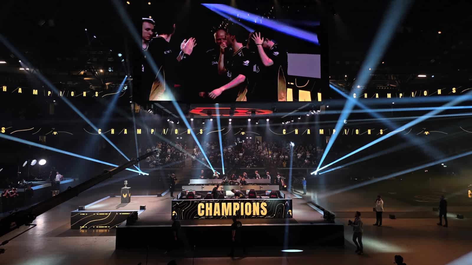 VIDEO. Echipa Vitality a câștigat turneul PGL de la Cluj-Napoca. A spulberat echipa Parivision (Rusia). Suma încasată VIDEO. Echipa Vitality a câștigat turneul PGL de la Cluj-Napoca. A spulberat echipa Parivision (Rusia). Suma încasată