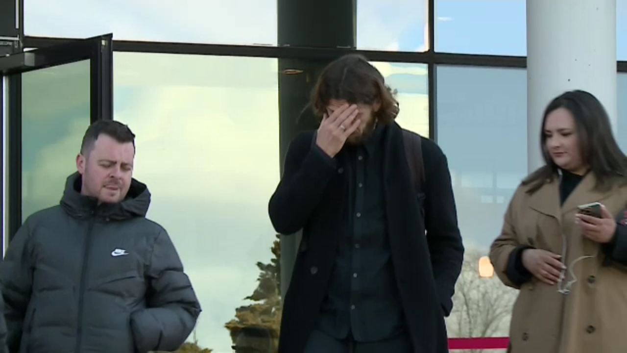 Fostul jucător al Barcelonei a venit să își ia rămas bun de la Mircea Lucescu și a izbucnit în lacrimi: ”În final vom înțelege!” Fostul jucător al Barcelonei a venit să își ia rămas bun de la Mircea Lucescu și a izbucnit în lacrimi: ”În final vom înțelege!”