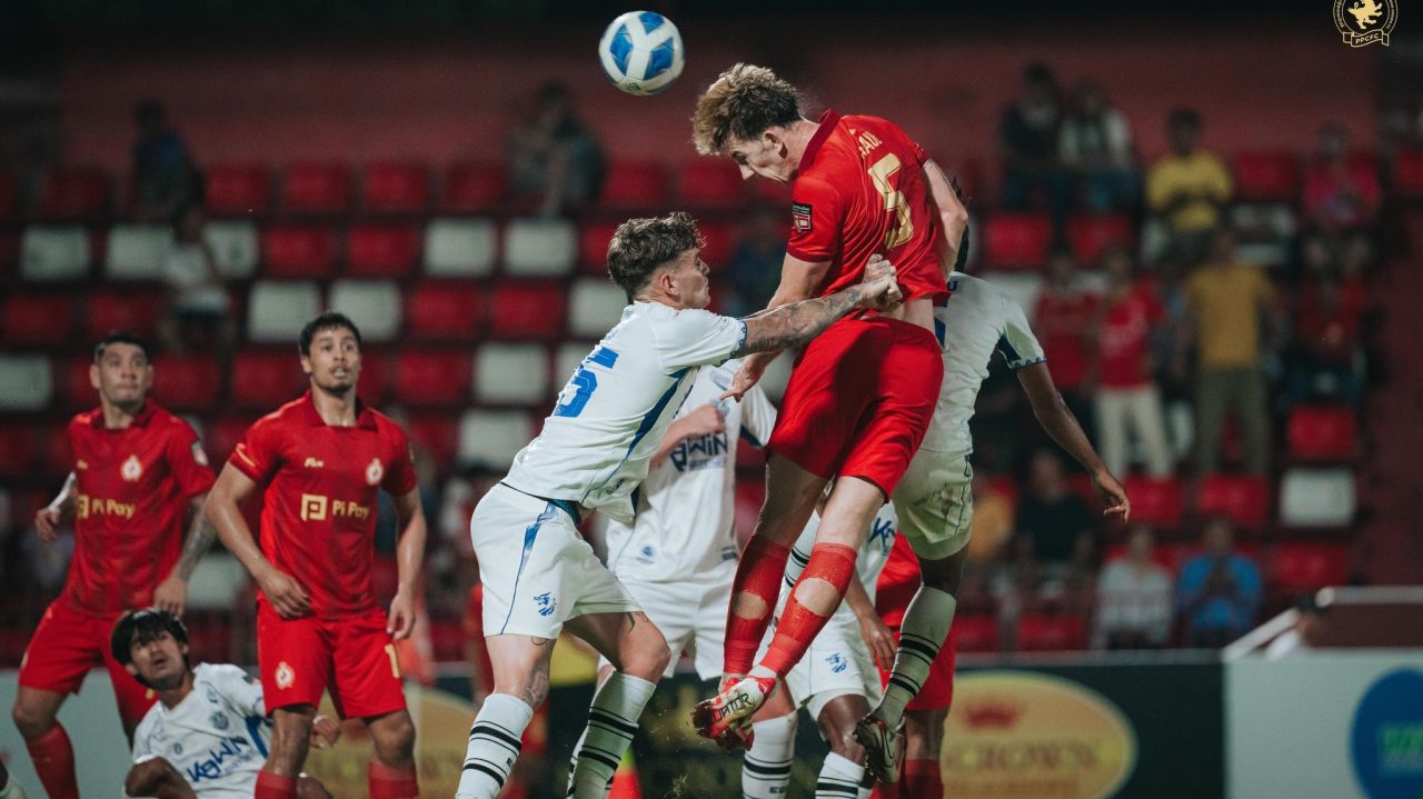Fundașul central român din Champions League a ajuns golgheter în… Cambodgia! ”Cel mai greu este cu mâncarea și căldura” Fundașul central român din Champions League a ajuns golgheter în… Cambodgia! ”Cel mai greu este cu mâncarea și căldura”