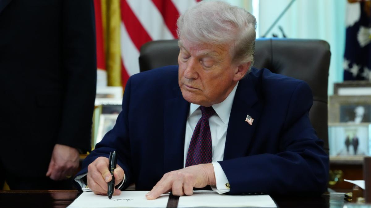 Donald Trump susține că Iranul a cerut un armistițiu, dar SUA îl ignoră Donald Trump susține că Iranul a cerut un armistițiu, dar SUA îl ignoră