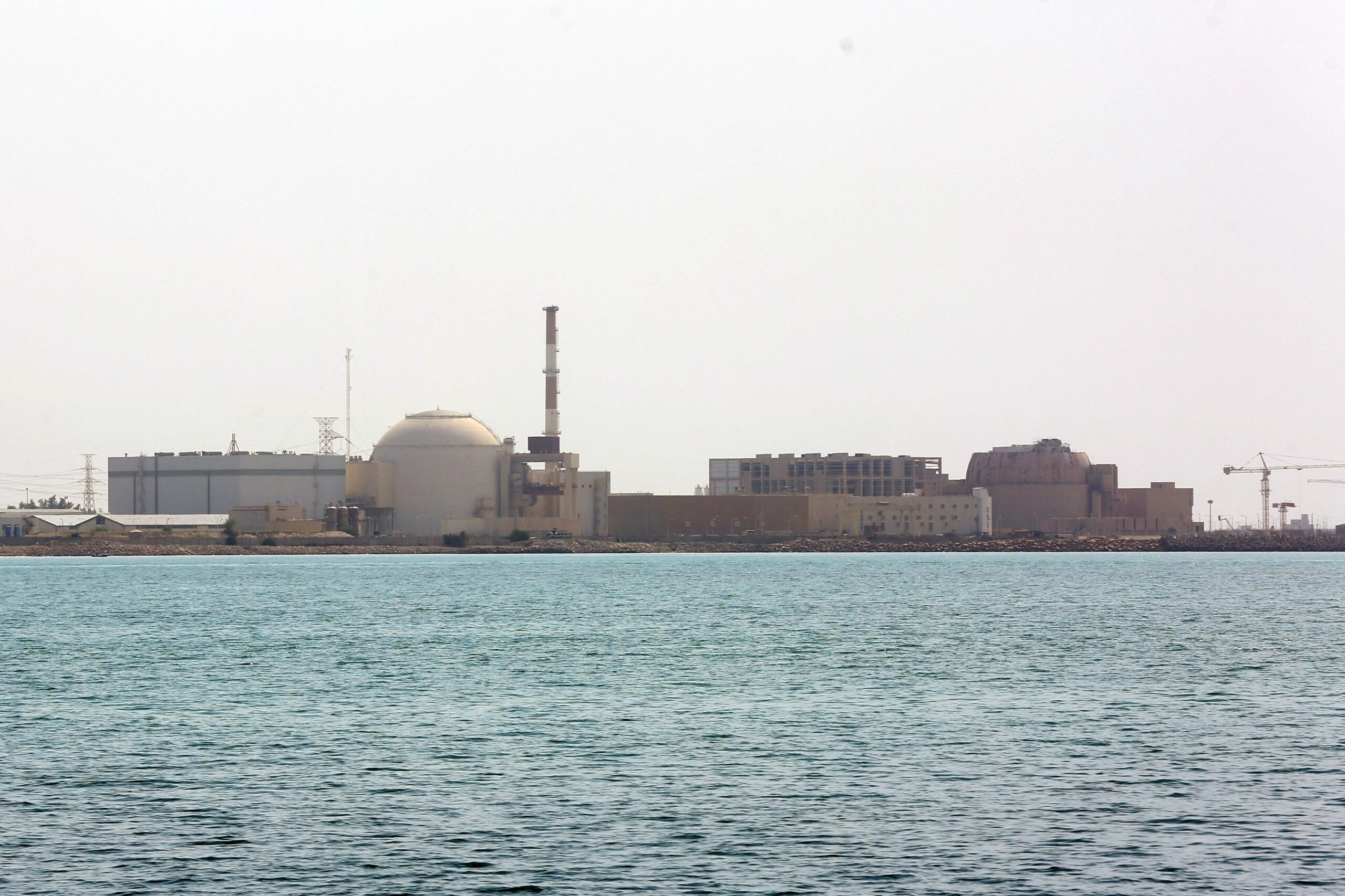 Alertă la Bushehr. Atac lângă singura centrală nucleară din Iran, temeri privind un incident atomic Alertă la Bushehr. Atac lângă singura centrală nucleară din Iran, temeri privind un incident atomic