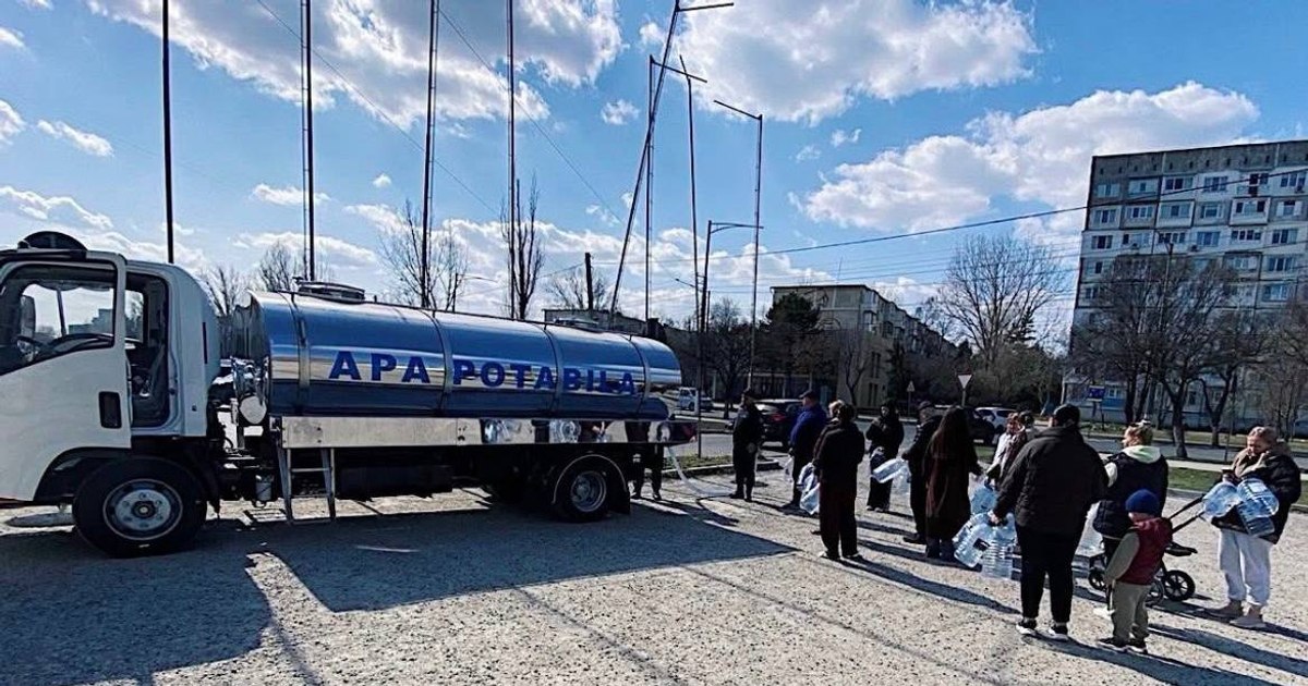 Primăria Iași trimite apă orașului Bălți din Republica Moldova pe fondul poluării cu petrol a fluviului Nistru Primăria Iași trimite apă orașului Bălți din Republica Moldova pe fondul poluării cu petrol a fluviului Nistru