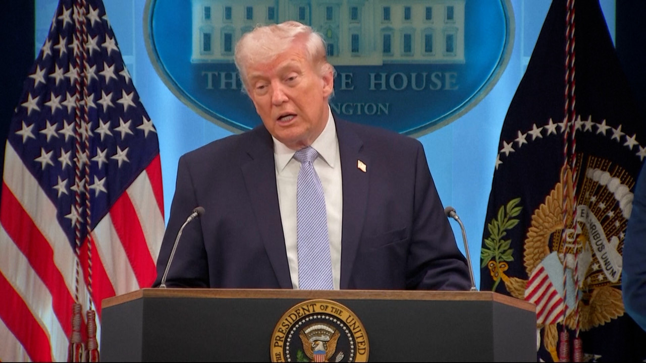 Teheranul ironizează decizia lui Trump de a bloca strâmtoarea Ormuz: „Un preşedinte învins” Teheranul ironizează decizia lui Trump de a bloca strâmtoarea Ormuz: „Un preşedinte învins”