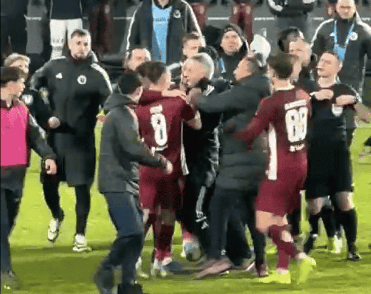 Cristiano Bergodi și Andrei Cordea, sancțiuni dure din partea FRF, după incidentele din derby-ul ”U” Cristiano Bergodi și Andrei Cordea, sancțiuni dure din partea FRF, după incidentele din derby-ul ”U”