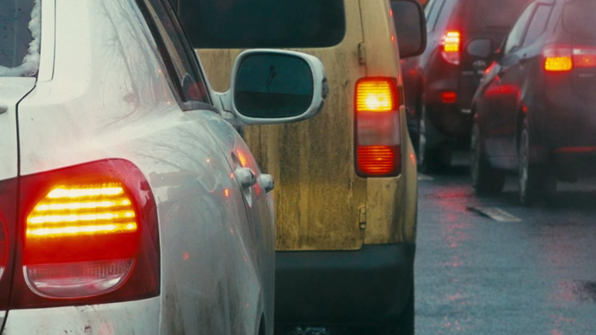 Haos în traficul din București când apar autospecialele. Titi Aur: Cum se face corect culoarul / video