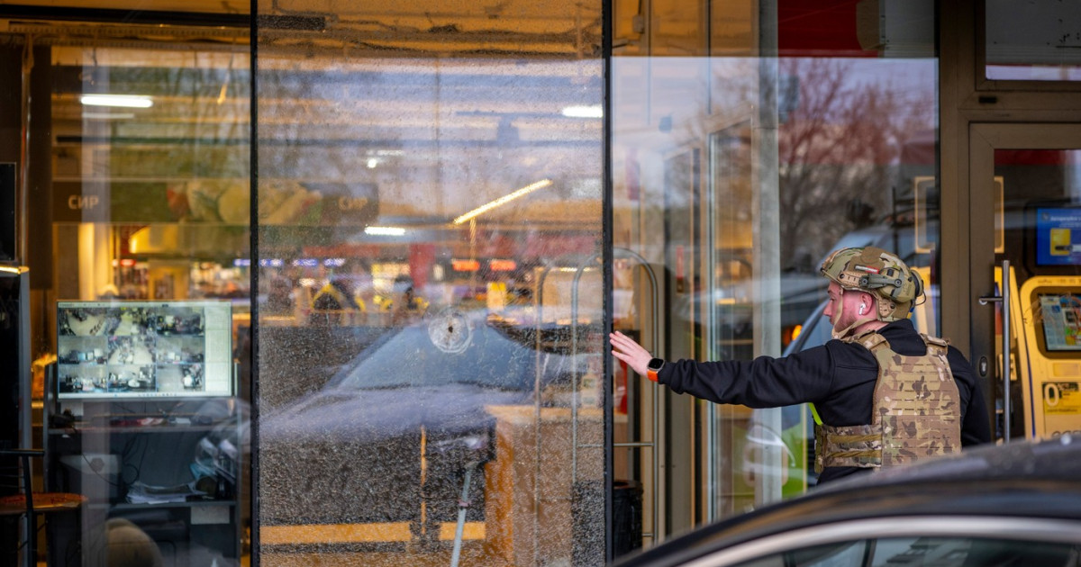 Atac armat într-un supermarket din Kiev: cel puțin 6 morți și 14 răniți. Atacatorul, ucis de forțele speciale Atac armat într-un supermarket din Kiev: cel puțin 6 morți și 14 răniți. Atacatorul, ucis de forțele speciale