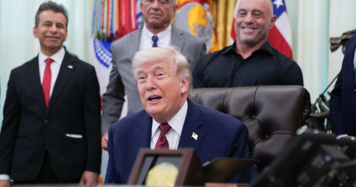 Ce spun apropiaţii lui Trump despre preşedintele SUA: Nu-i ascultă pe consilieri, se enervează, improvizează Ce spun apropiaţii lui Trump despre preşedintele SUA: Nu-i ascultă pe consilieri, se enervează, improvizează