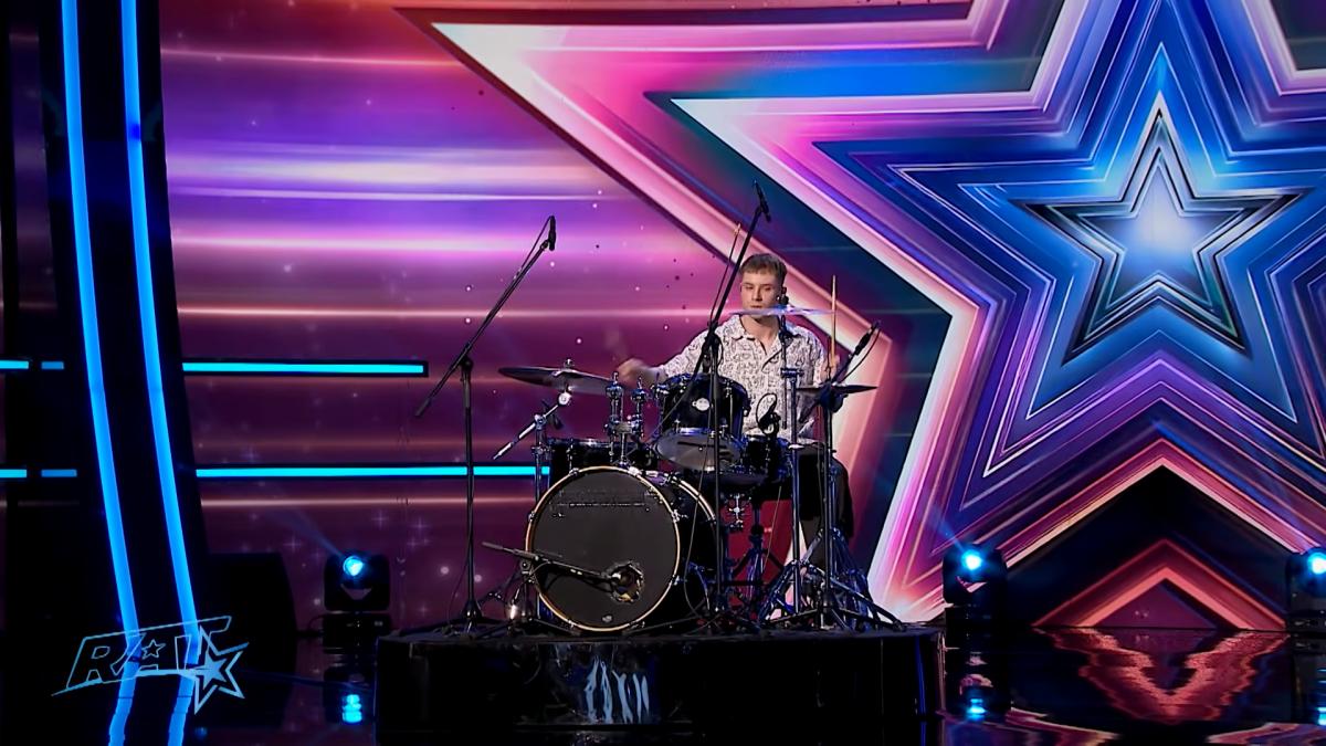 Andrei Crisztea, toboșarul lui Mario Fresh, moment electrizant la „Românii au talent” Andrei Crisztea, toboșarul lui Mario Fresh, moment electrizant la „Românii au talent”