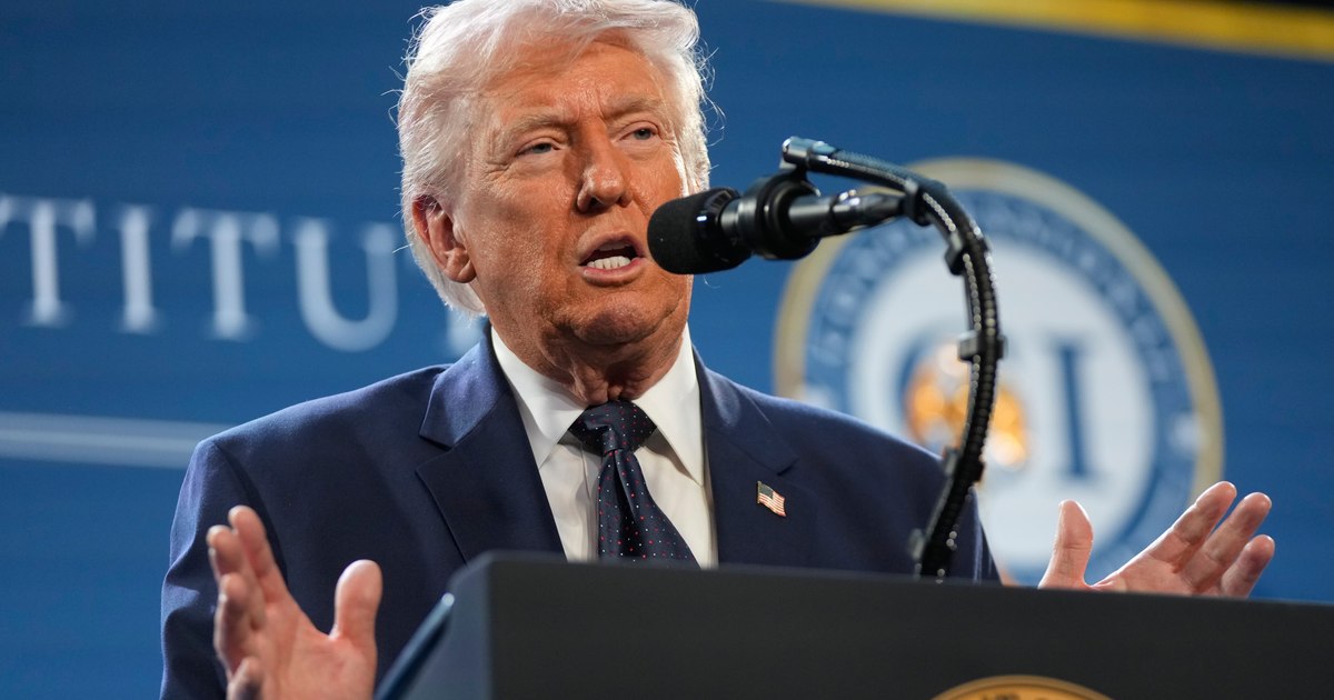 Donald Trump nu a vorbit deloc despre petrolul iranian, dar asta nu înseamnă că nu este cu ochii pe acesta Donald Trump nu a vorbit deloc despre petrolul iranian, dar asta nu înseamnă că nu este cu ochii pe acesta